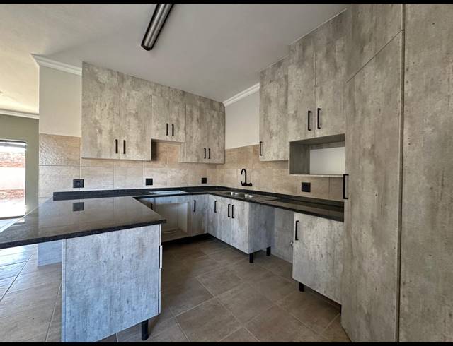 3 BEDROOM SECTIONAL TITLE FOR SALE IN WATERVAL EAST